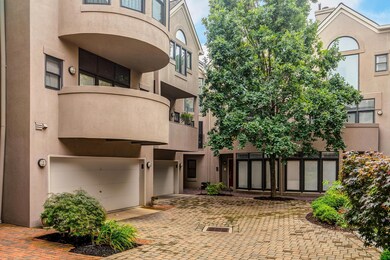720 sycamore Pl Courtyard