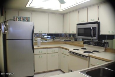 Kitchen w: plenty of space