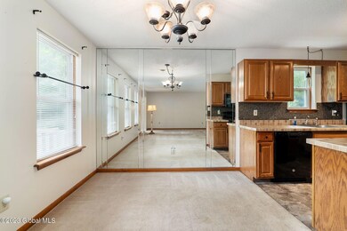 2001 Cambridge Manor Dr, Schenectady, NY 12302 - photo 6