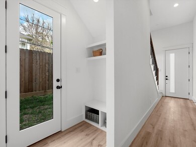 948 Fisher St unit F, Houston, TX 77018 - photo 4