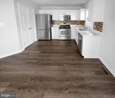 1867 Tiger Lily Cir unit 36, Woodbridge, VA 22192 - photo 2