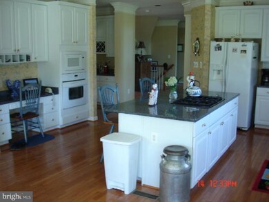 607 Mission Hills Ct, Silver Spring, MD 20905 - photo 2