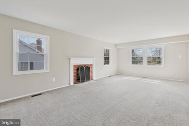8812 Royal Ridge Ln, Laurel, MD 20708 - photo 7