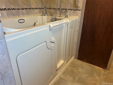 325 Young St, West Babylon, NY 11704 - photo 4