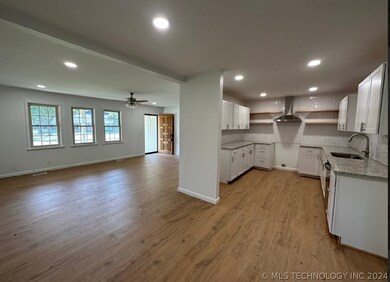 611 W Delaware St, Tahlequah, OK 74464 - photo 6