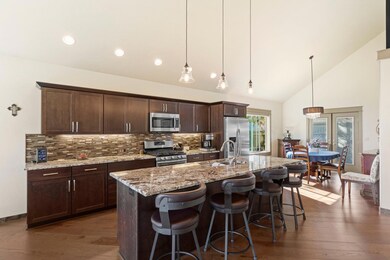 636 John Wayne Dr, Central Point, OR 97502 - photo 7