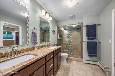 upper 3/4 bath in hall