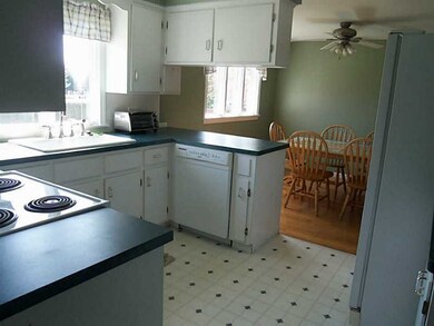 43 Bayview Dr, West Warwick, RI 02893 - photo 5