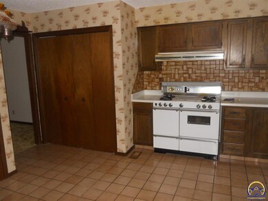 3418 SW Skyline Pkwy, Topeka, KS 66614 - photo 6