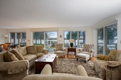 003-photo-main-living-with-view-7007680