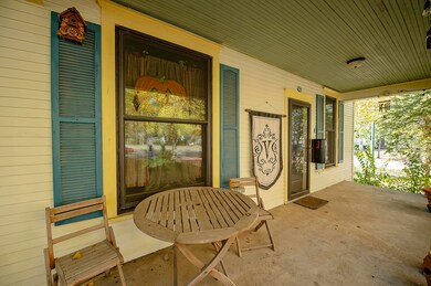 1402 East Cherry St (87)