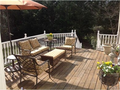Lovely deck for entertaining!