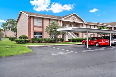 4804 Myrtle Oak Dr unit 11, New Port Richey, FL 34653 - photo 2