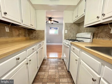 516 Corinthian Ave unit A, Essington, PA 19029 - photo 7