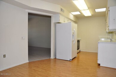 BREAKFAST ROOM /KITCHEN