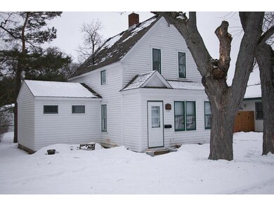 Welcome to 637 3rd Avenue SW in Cambridge!