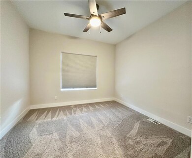 922 E 9th St N, Newton, IA 50208 - photo 7