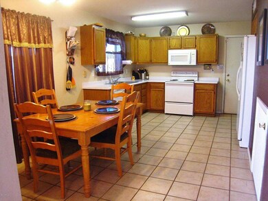 1138 E Hearne Way7