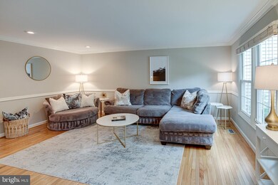 10613 Alison Dr, Burke, VA 22015 - photo 4