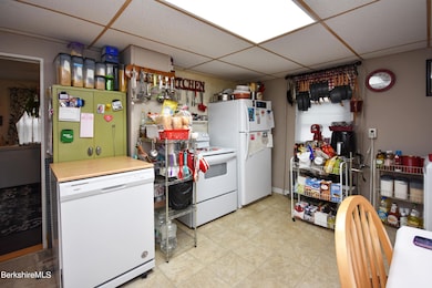 585 State Rd unit 2, North Adams, MA 01247 - photo 6