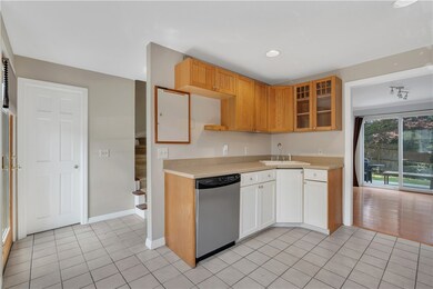 2 Gibbs Ave unit A, Newport, RI 02840 - photo 4