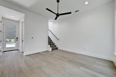 Foyer featuring visible vents, baseboards, ceilin