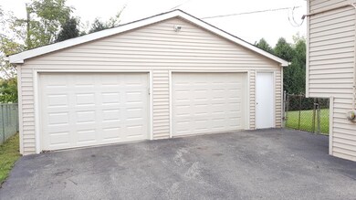 107 Ensenada Dr, Carpentersville, IL 60110 - photo 2