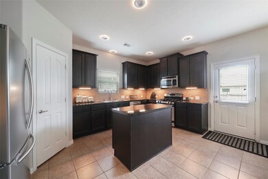 28930 Hidden Cove Dr, Magnolia, TX 77354 - photo 3