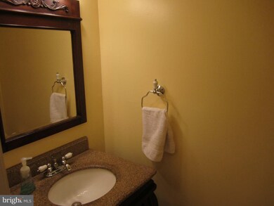 7822 Stovall Ct, Lorton, VA 22079 - photo 5