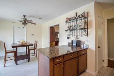 827 Bluewood-113