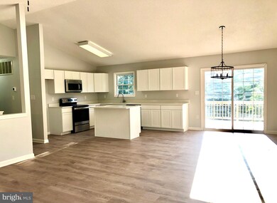 1079 N Timber Ridge Rd, Cross Junction, VA 22625 - photo 4