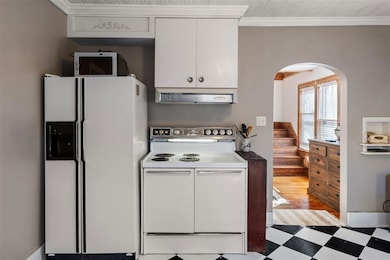 301 E Mckinley Ave, Apache, OK 73006 - photo 4