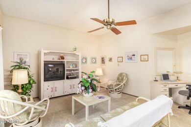 10552 W Palmeras Dr unit 39, Sun City, AZ 85373 - photo 5