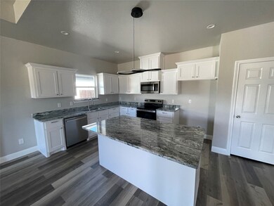 813 Sayle St, Greenville, TX 75401 - photo 5