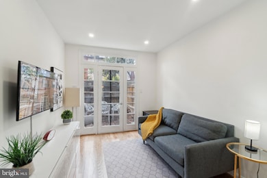 19 Snows Ct NW, Washington, DC 20037 - photo 2