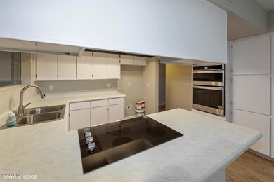 06_1276SOCOTILLODR_2006_LowRes