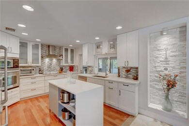2013 Kitchen w/Quartz and SS App
