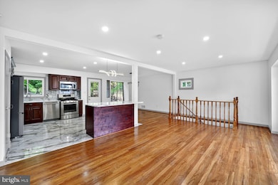 5604 Dundalk Dr, Oxon Hill, MD 20745 - photo 4