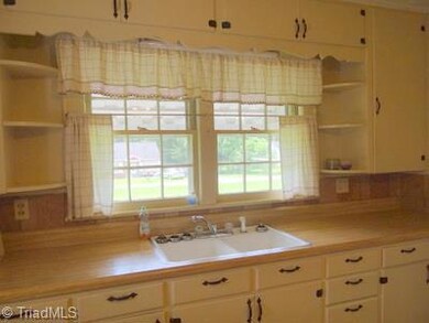 930 Brooklyn Avenue Extension, Ramseur, NC 27316 - photo 4