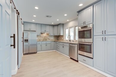 2122 E Concorda Dr-28