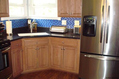 110 Edgecomb St, Albany, NY 12209 - photo 2