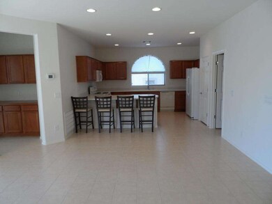 EATING AREA TO KITCHEN BAR
