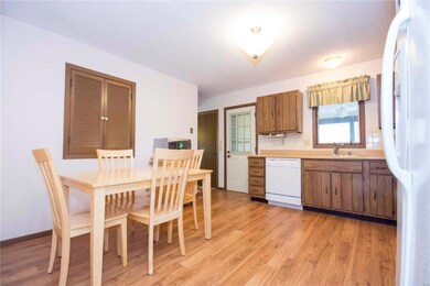 Eat-in-Kitchen w/pantry