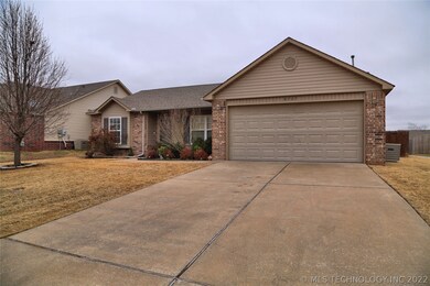 8727 S 261st East Ave, Broken Arrow, OK 74014 - photo 2
