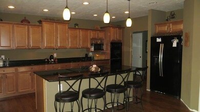 2331 N Court St, Circleville, OH 43113 - photo 3