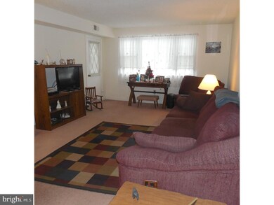 156 Riversedge Dr, Norristown, PA 19403 - photo 2