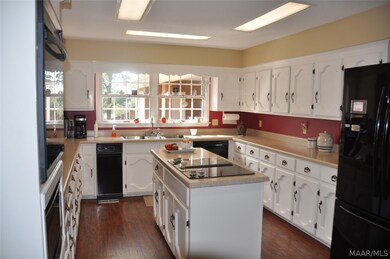 Kitchen - newer appliances