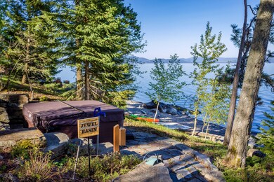 Hot tub by the lake