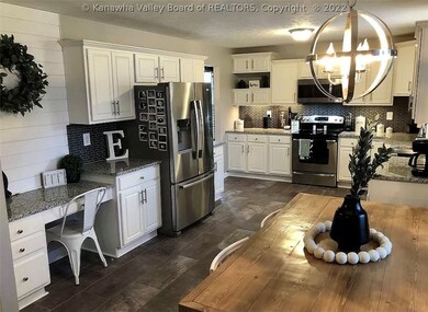 215 Frazier Way, Scott Depot, WV 25560 - photo 7