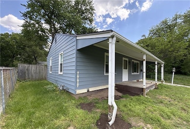 809 S Carlisle Ave, Independence, MO 64054 - photo 4